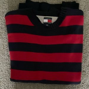 Like new boys lrg blue & red sweater. No rips/stains. Smoke/ pet free home.